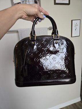 Authentic COA Louis Vuitton Vernis Alma PM Patent Leather Satchel in Dark Cherry